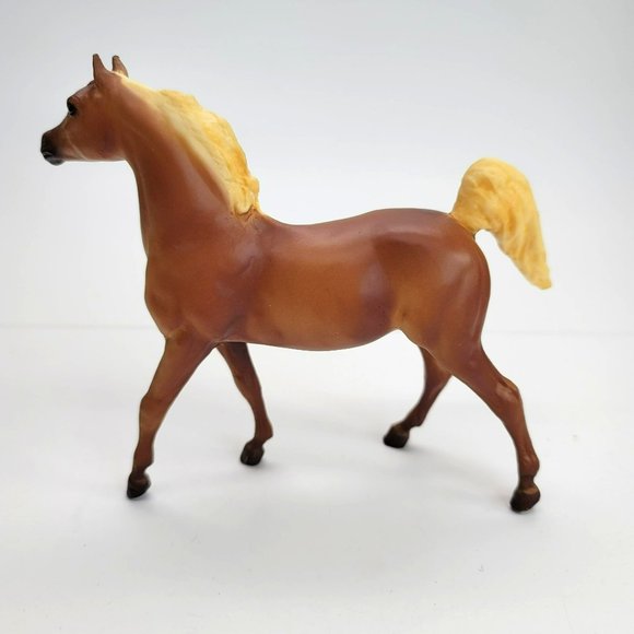 Breyer Horse Figurine Arabian Palomino Paddock Pals Classic Chestnut PR422 - Picture 4 of 7